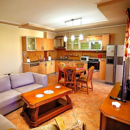 Center 2-bedrooms 2-bathroom Apartman Tirana