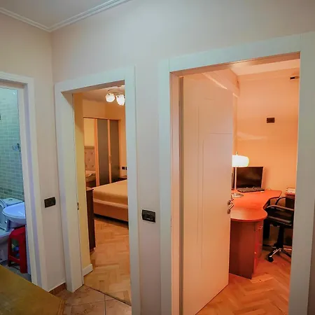Center 2-bedrooms 2-bathroom Apartman Tirana